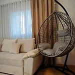 E&E Apartments Mali I Robit