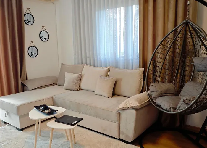 E&E Apartments Mali I Robit